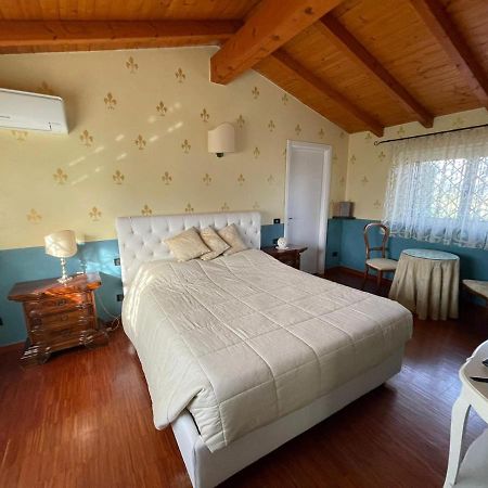 Lussuosa Villa Vicino Alla Stazione Caronno Pertusella Bagian luar foto