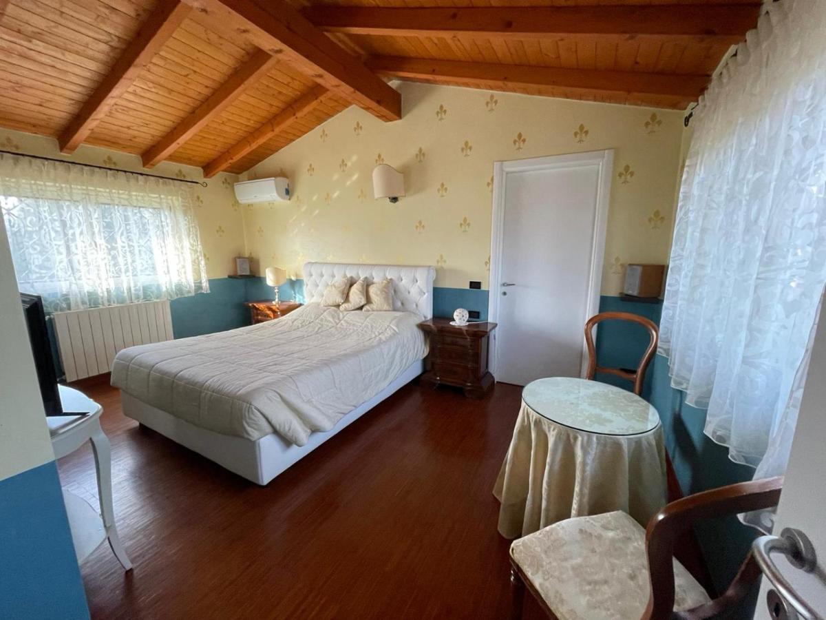 Lussuosa Villa Vicino Alla Stazione Caronno Pertusella Bagian luar foto