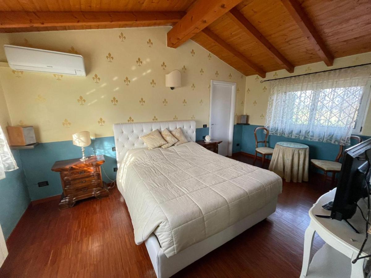 Lussuosa Villa Vicino Alla Stazione Caronno Pertusella Bagian luar foto