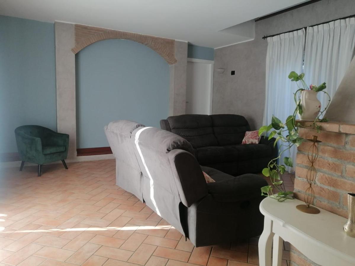 Lussuosa Villa Vicino Alla Stazione Caronno Pertusella Bagian luar foto