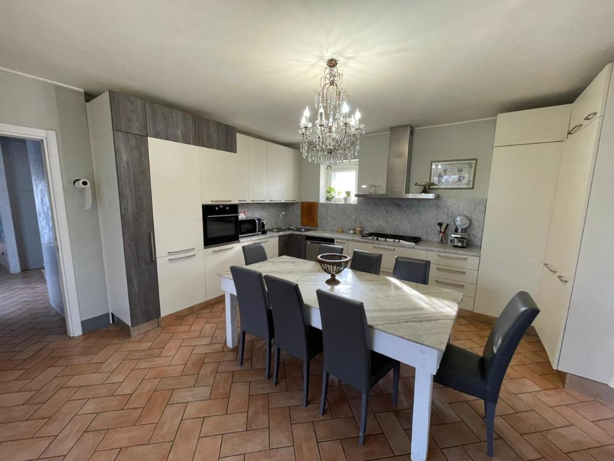 Lussuosa Villa Vicino Alla Stazione Caronno Pertusella Bagian luar foto